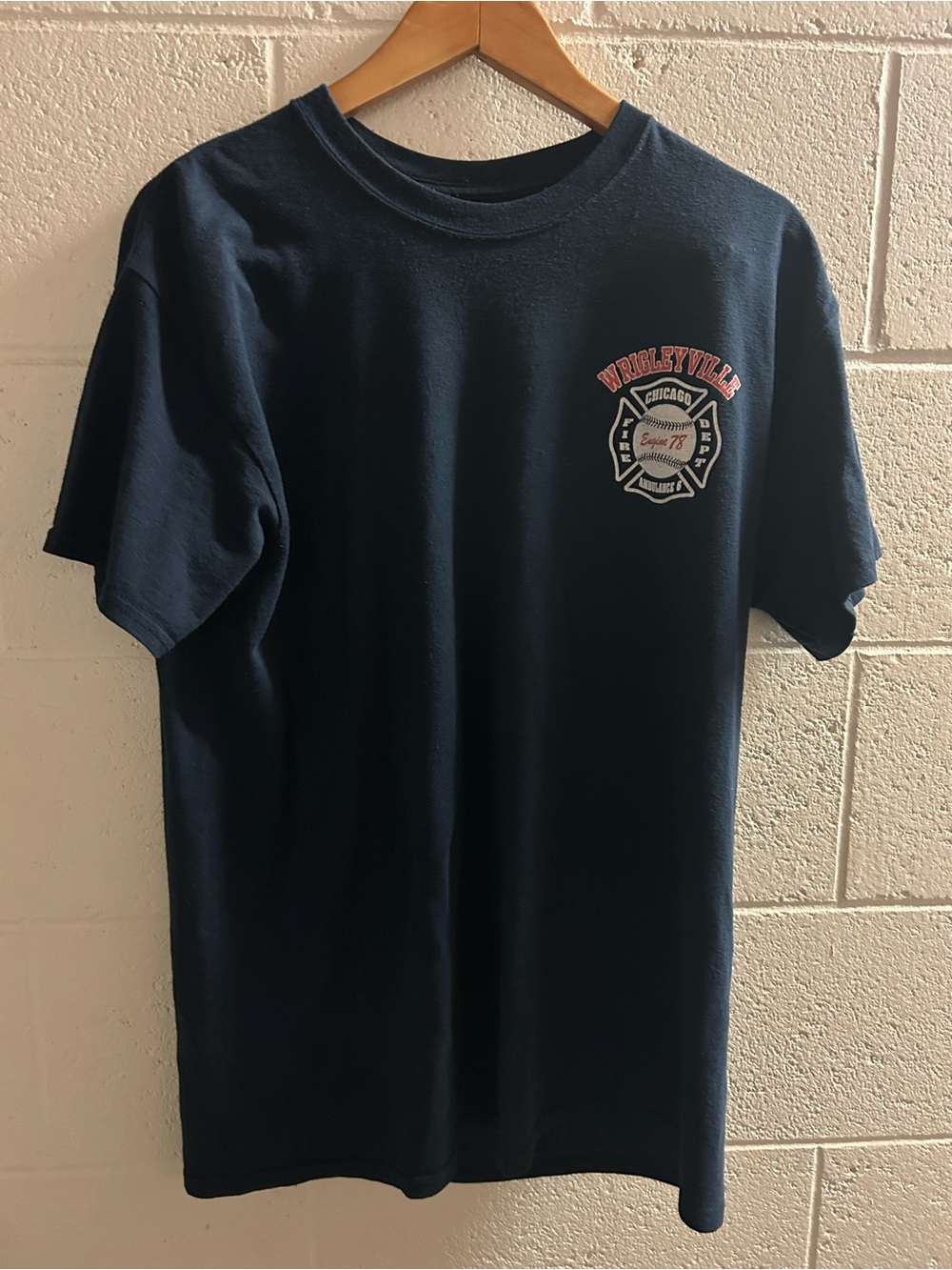 Gildan Softstyle Wrigleyville Chicago Fire Dept Engine 78 Navy Men's L Tee
